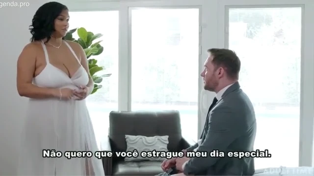 Comendo a peituda safada no casamento