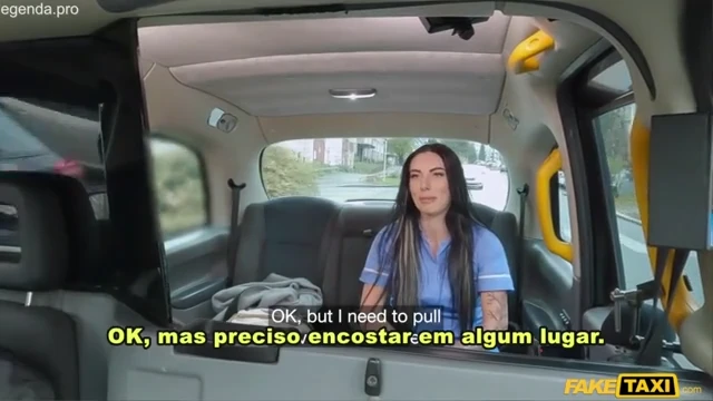 Enfermeira puta leva rola no cu de taxista
