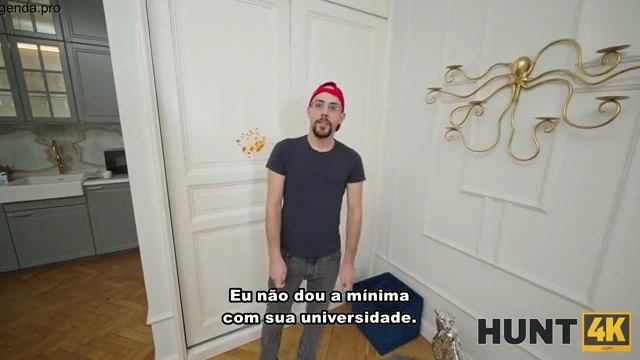 Entregador flagra cliente comendo sua esposa