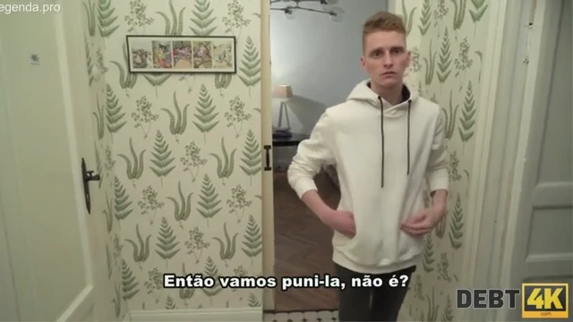 Esposa do corno é fodida por agiota para pagar dívida