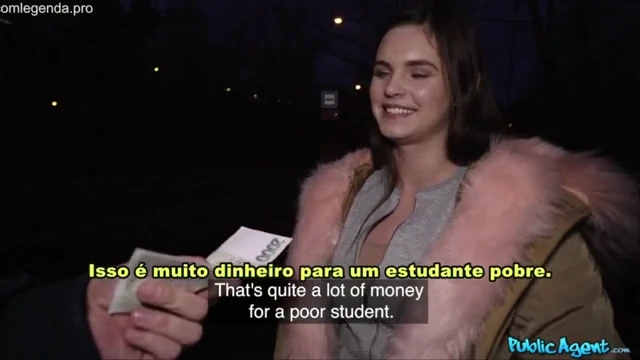 Estudante safada se entrega para homem mais velho