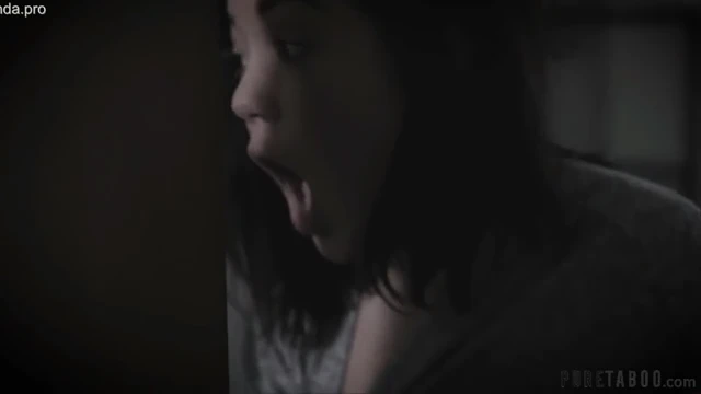 Irmã levando no cu pela primeira vez e não aguenta de prazer!