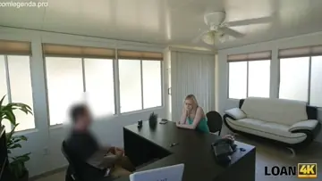 Loira dança pelada e ganha grana com safado