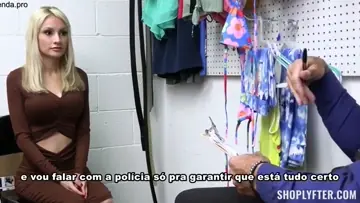 Loira Ladra Dá o Cu para Policial e Foge da Cadeia