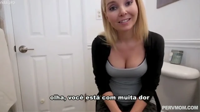 Loirinha alivia a dor do safado com a buceta