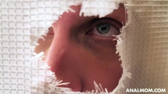 Madrasta confunde enteado e dá o cu sem querer