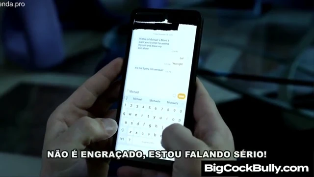 Mamãe senta no pau do valentão da escola