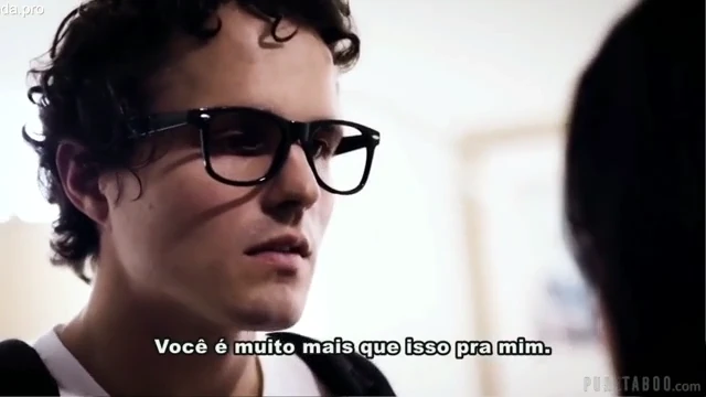 Nerd dotado mete o pauzão na melhor amiga da escola