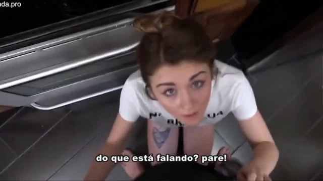 Novinha chupa o pai para conseguir viajar