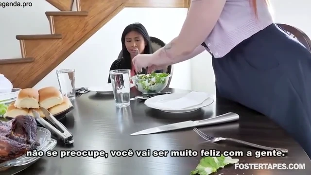 Novinha é fodida pelos pais adotivos sem piedade