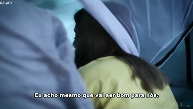 Pegou a mulher do corno na barraca e meteu forte