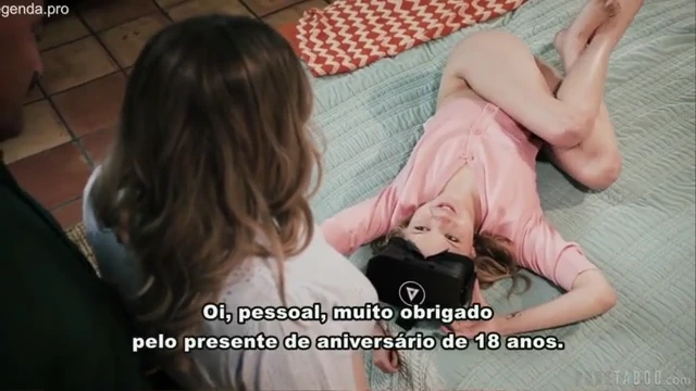 Presente de 18 anos: Novinha leitada até gozar