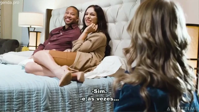 Safadinho goza dentro da buceta dela de recompensa