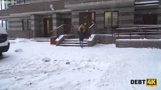 Sem grana, ela pagou o empréstimo com a buceta