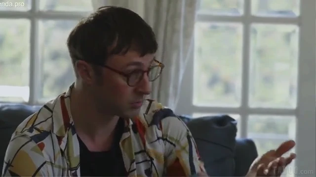 Terapeuta fode o casal na sessão de prazer